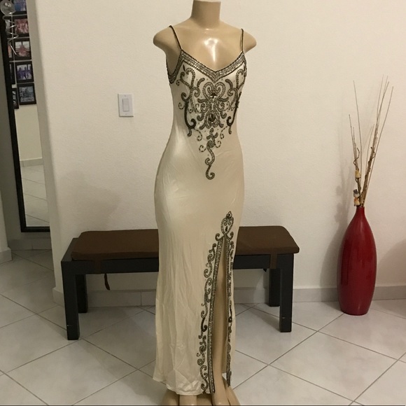 Sue Wong Dresses & Skirts - Elegant 100% silk dress